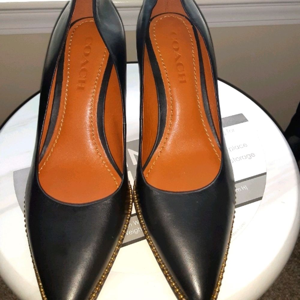 Coach pumps